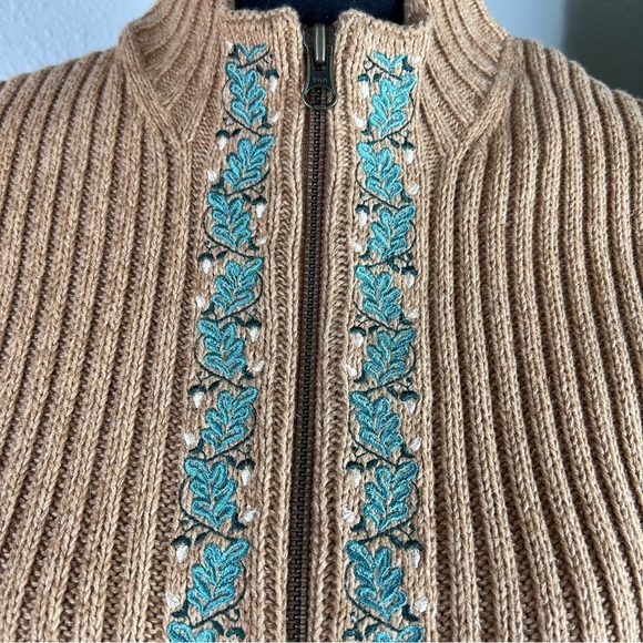 Woolrich Women’s Camel Knit Sleeveless Vest Full Zip, Floral Embroidery Medium - Picture 7 of 15